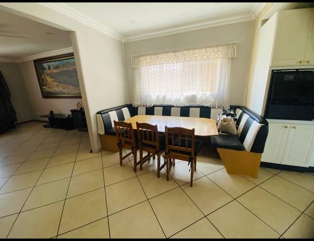 4 BEDROOM HOUSE FOR SALE IN SOUTH HILLS
